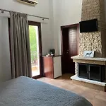 Gea Kaimaktsalan & Ξενοδοχείο Káto Loutrákion