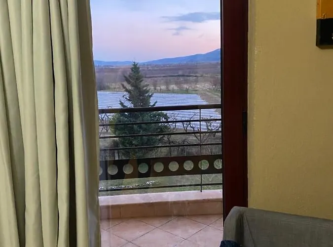 Gea Kaimaktsalan & 3*