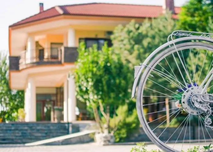 Gea Kaimaktsalan & Hotel