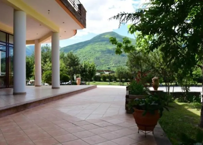 Gea Kaimaktsalan & Ξενοδοχείο Káto Loutrákion