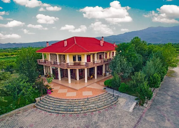 Gea Kaimaktsalan & Hotel 3*